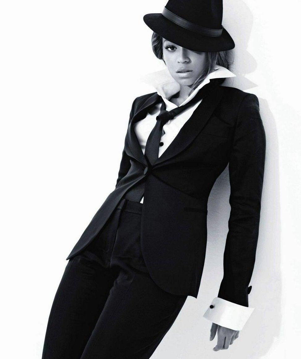 Лена Хиди фотосессия в мужском костюме