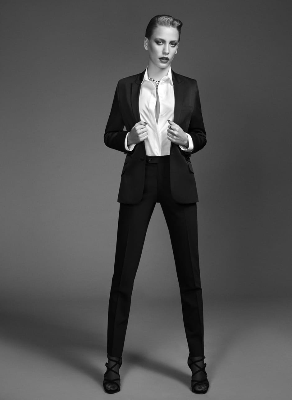 Девушка в пиджаке