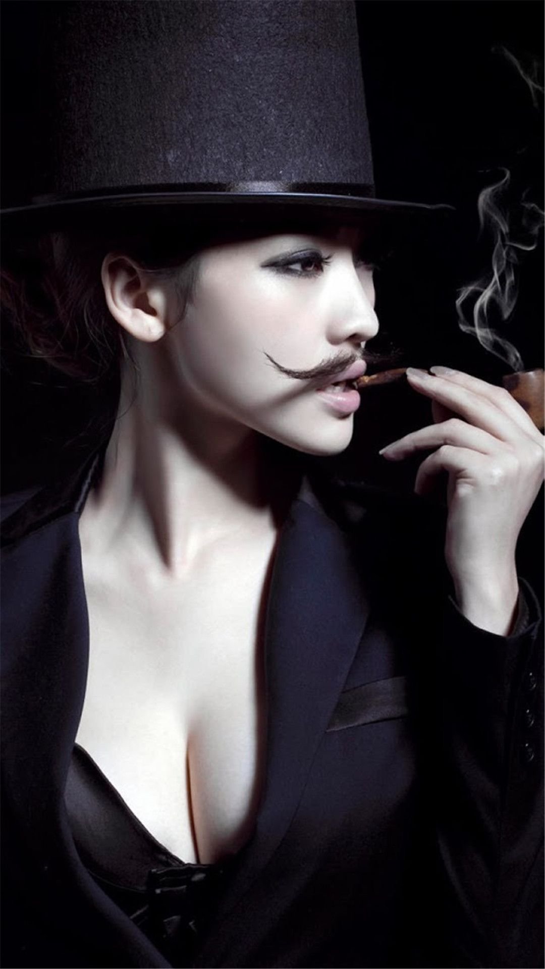 Женщина в мужском образе