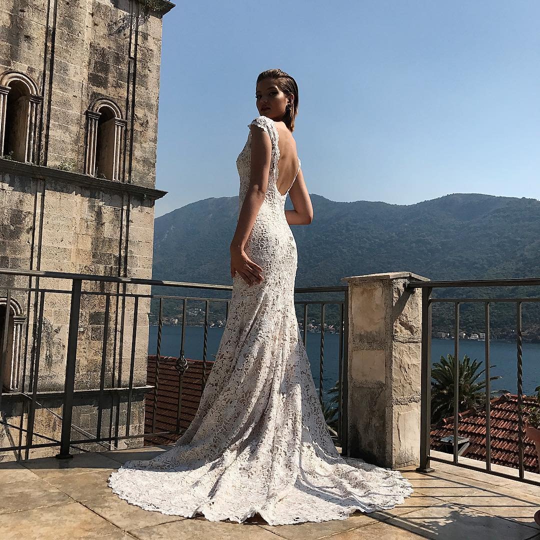 Алеся Кафельникова в платье