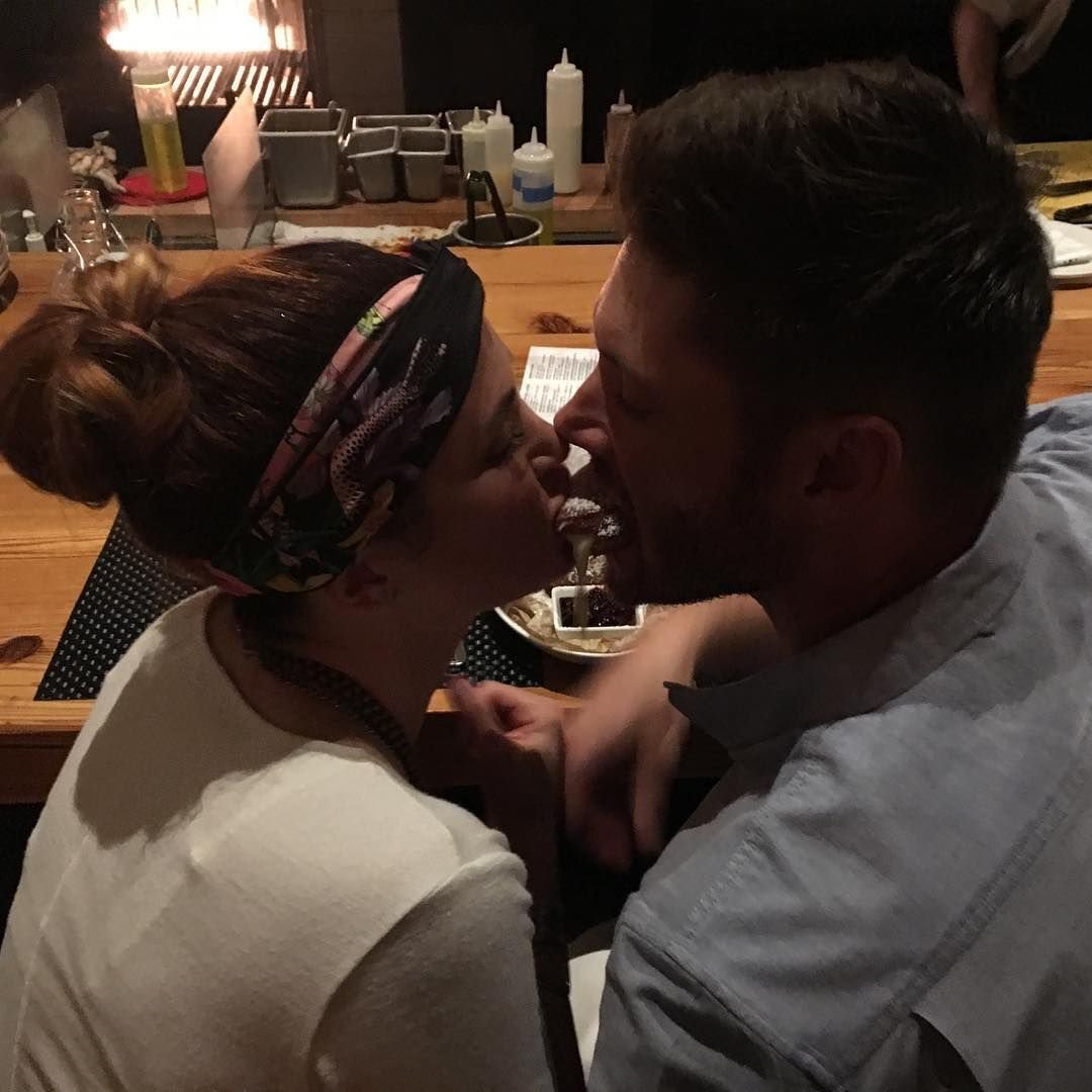 Дэннил Эклс с мужем