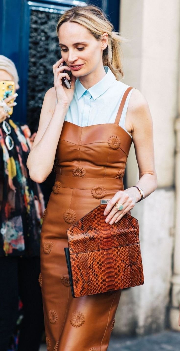 Модные кожаные платья 2022