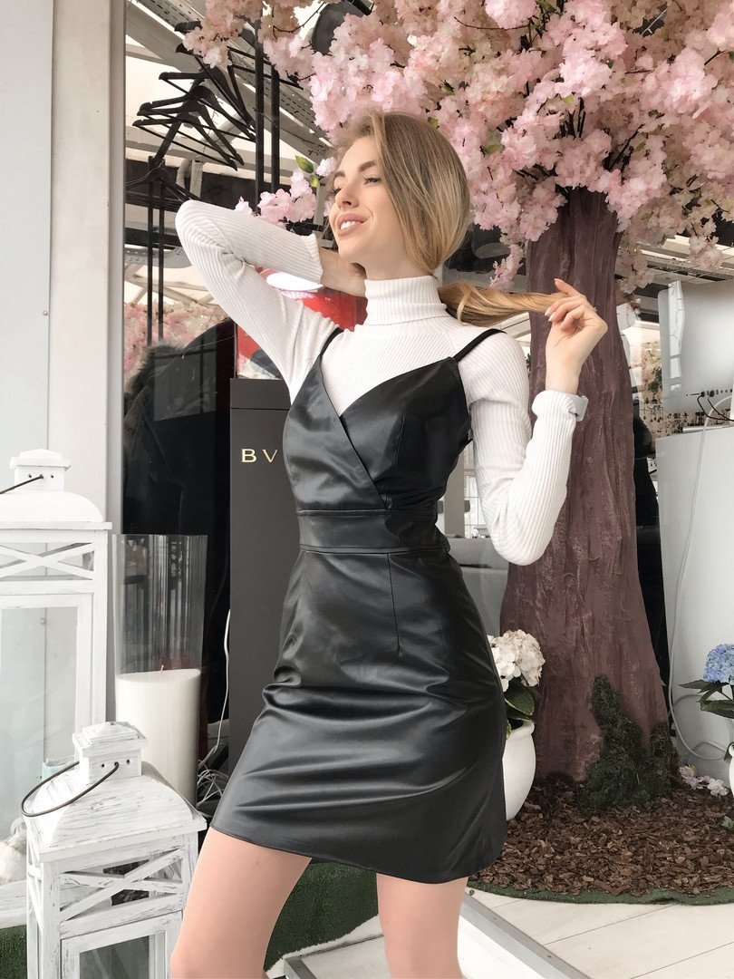 Кожаный сарафан с рубашкой