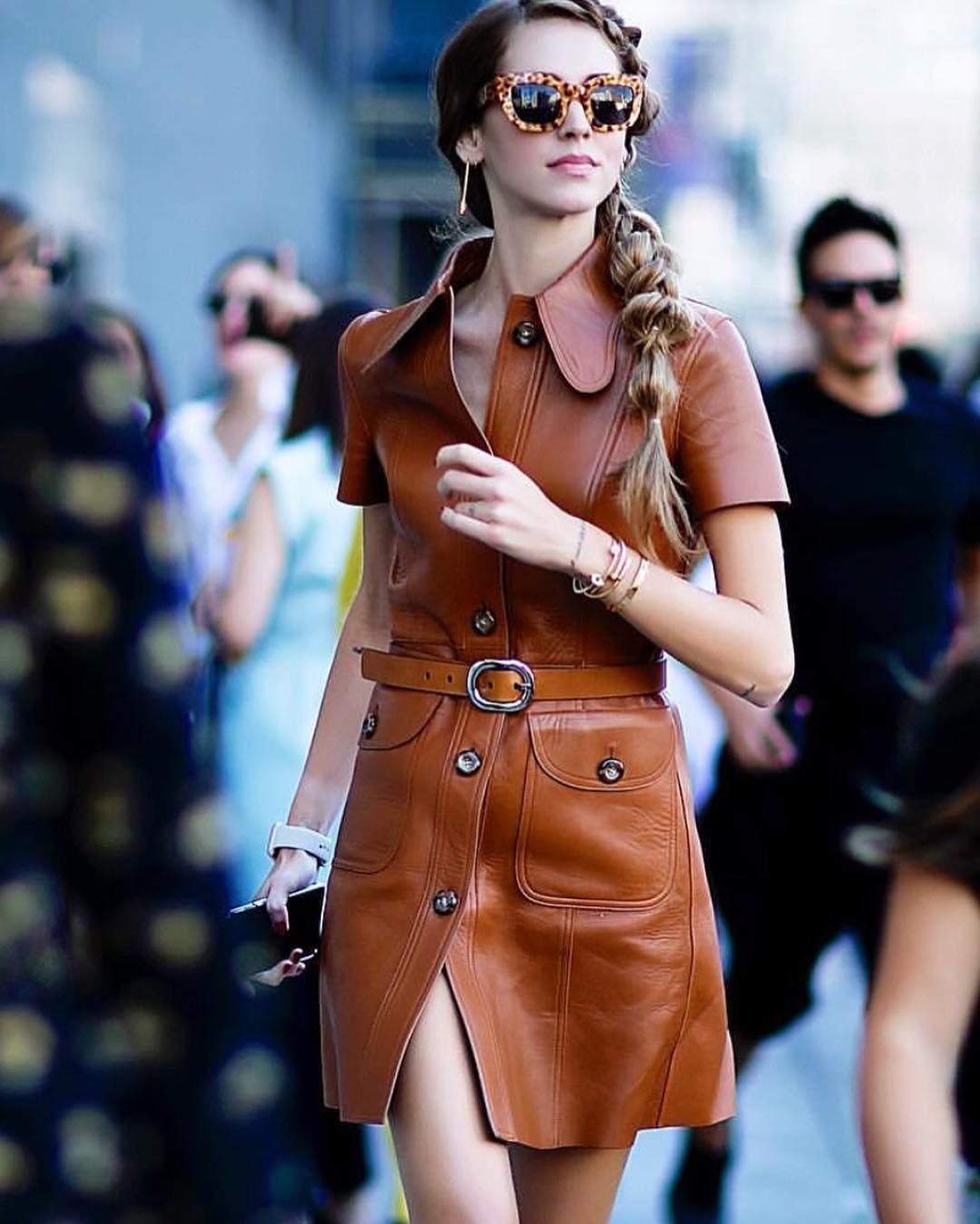 Кожаный сарафан с водолазкой