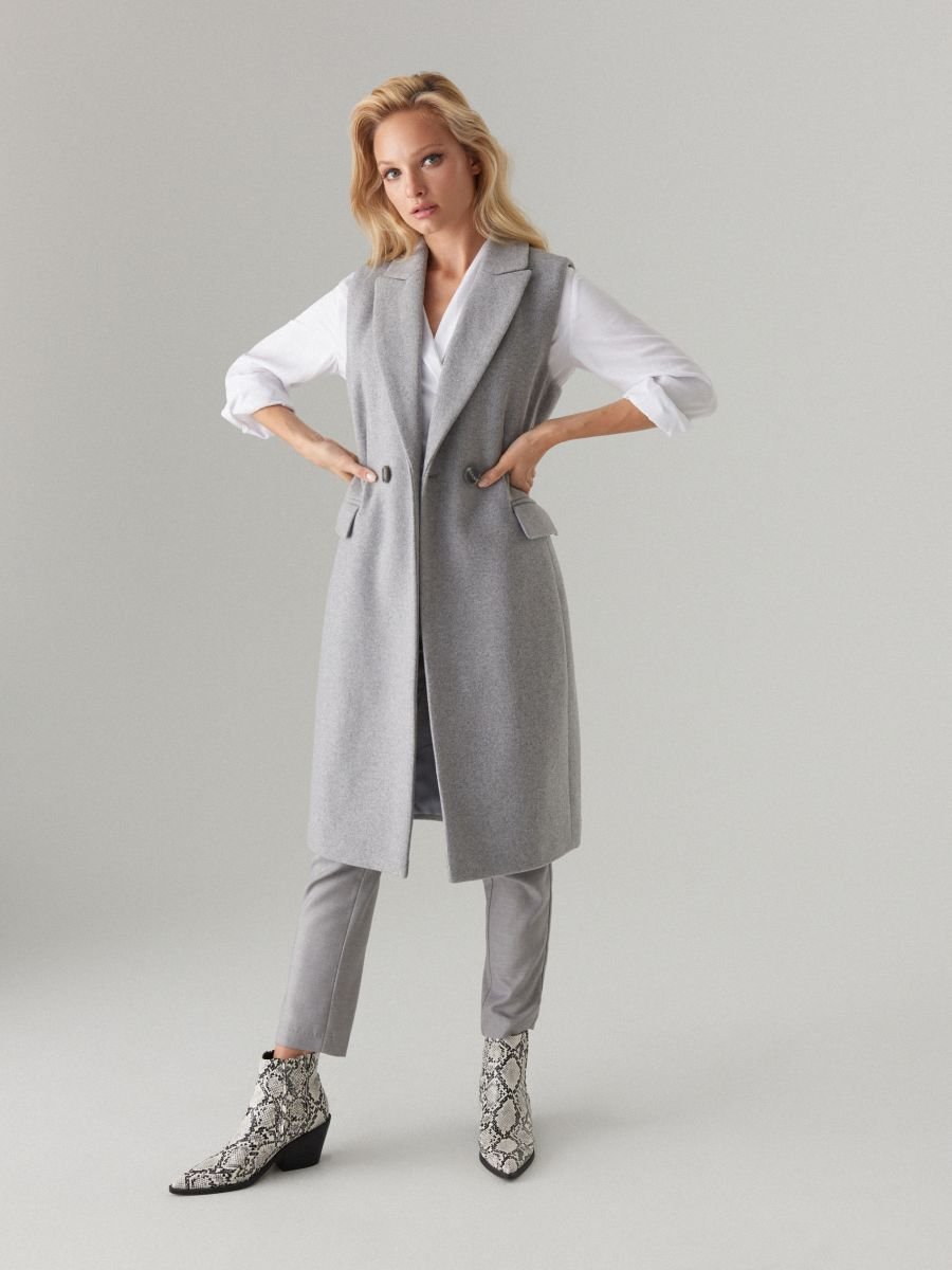 Удлиненный жилет с поясом летний