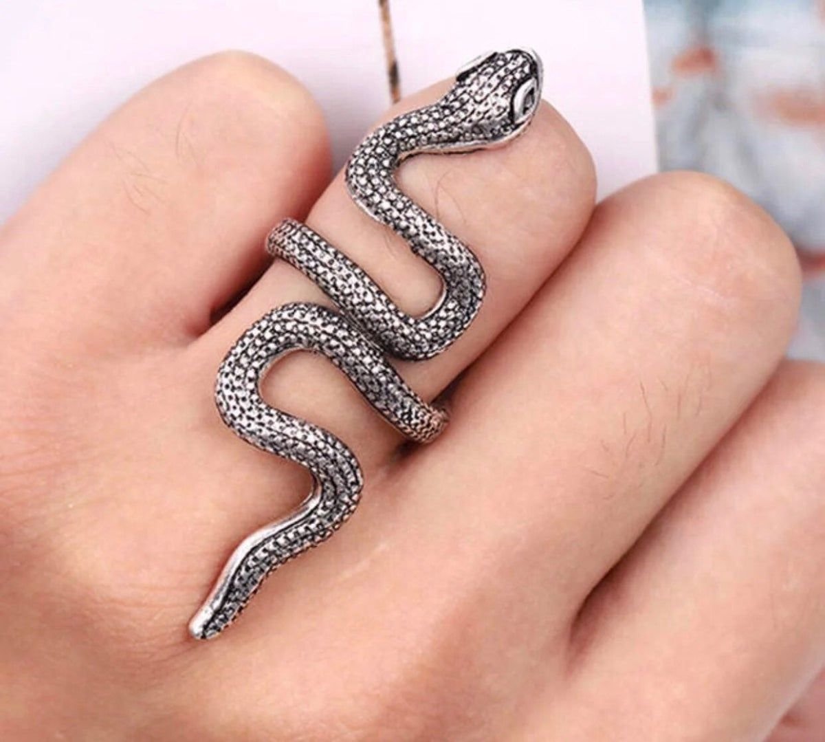 Кольцо в виде змеи