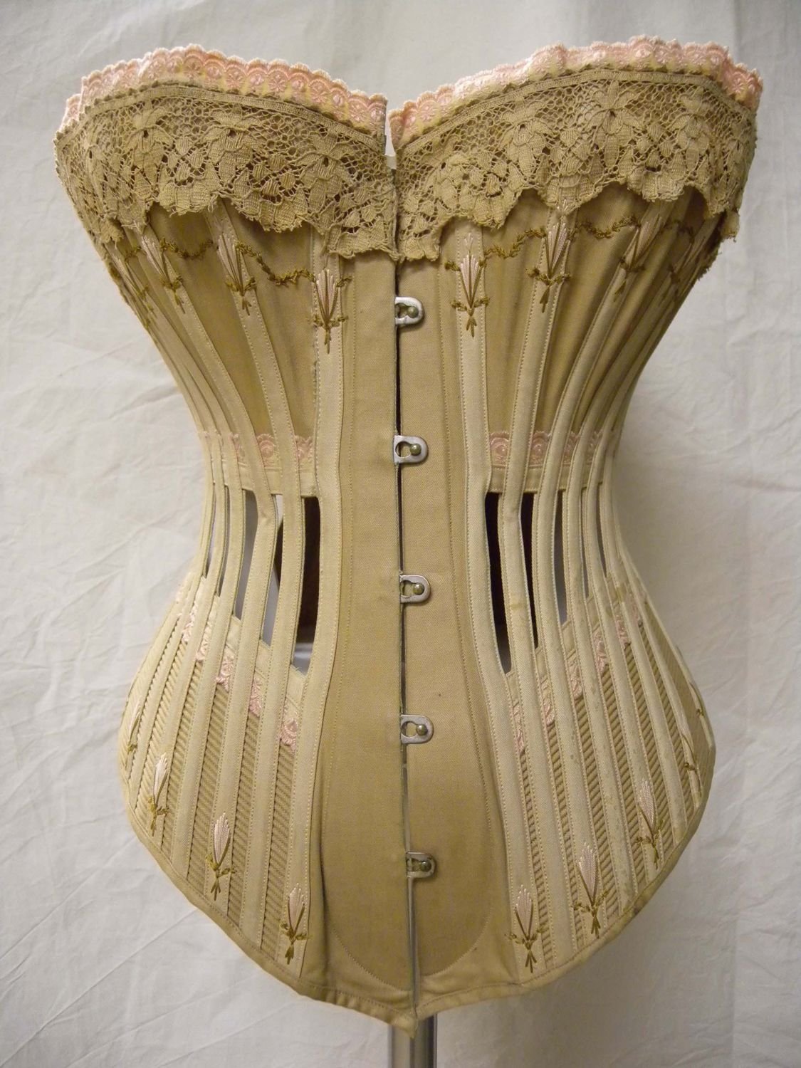 Старинные платья с корсетом