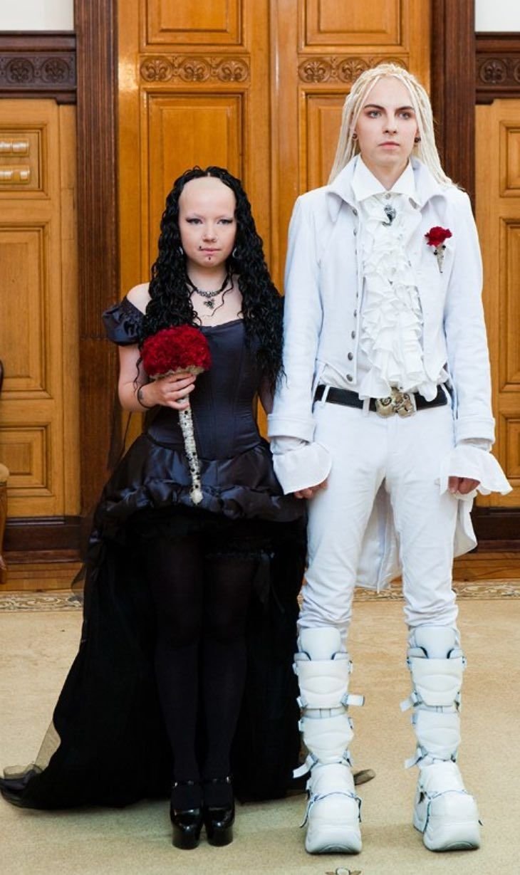 Странные Наряды жениха и невесты