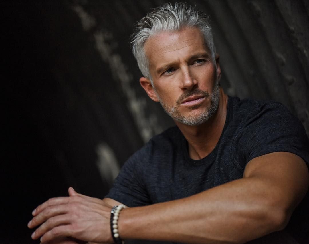 Silver Fox седой мужчина