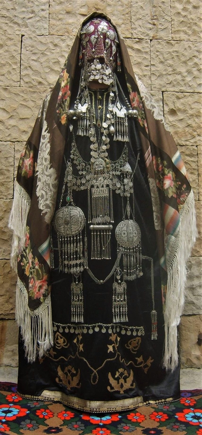 Национальный костюм лакцев