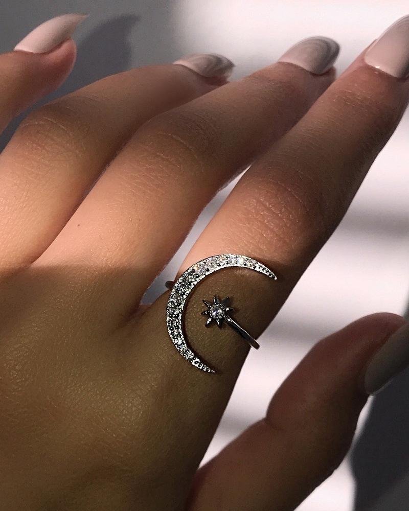 Обручальное кольцо с гравировкой солнца