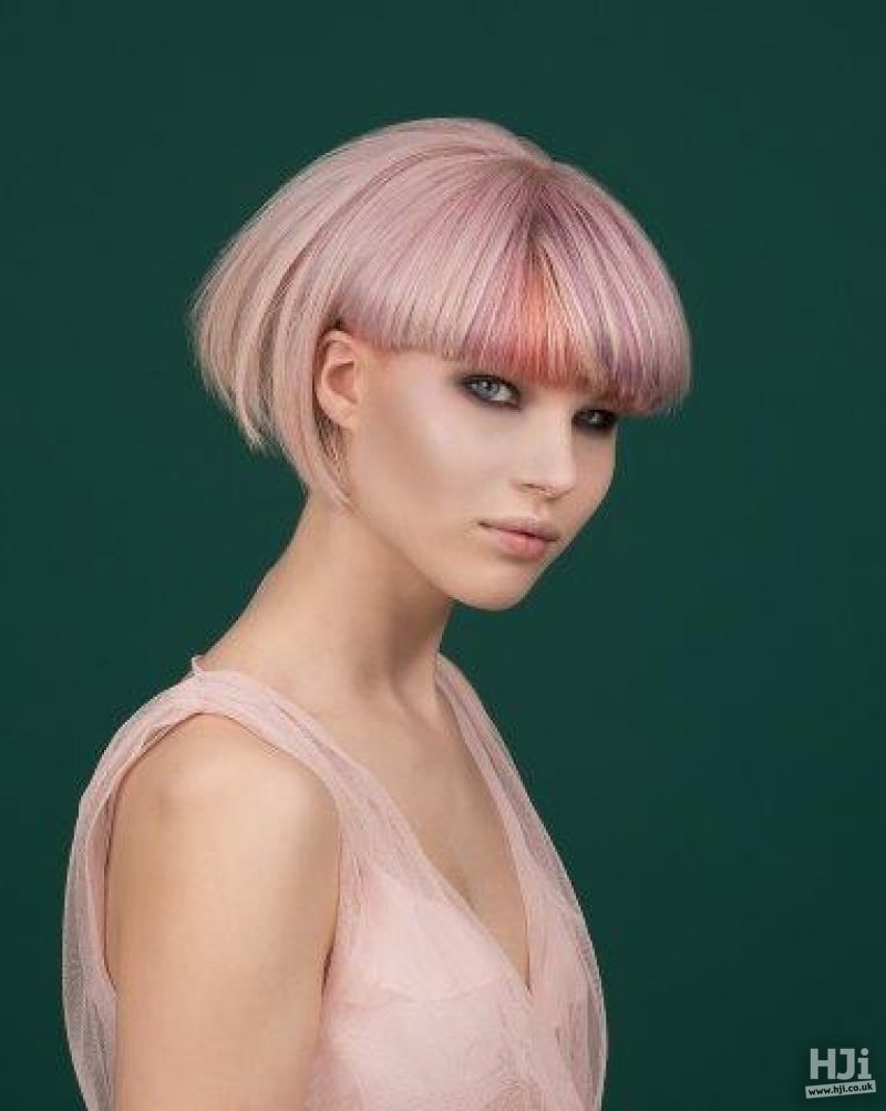 Розовая челка