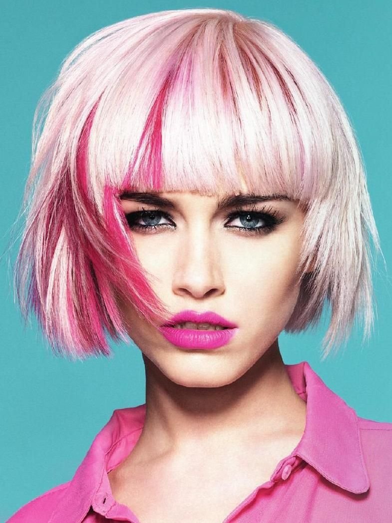 Короткие розовые волосы