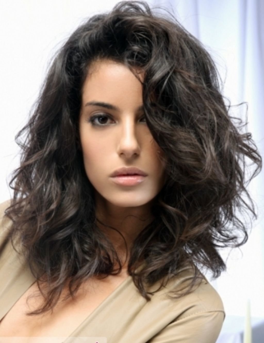 Стрижка рапсодия на средние волосы 2021