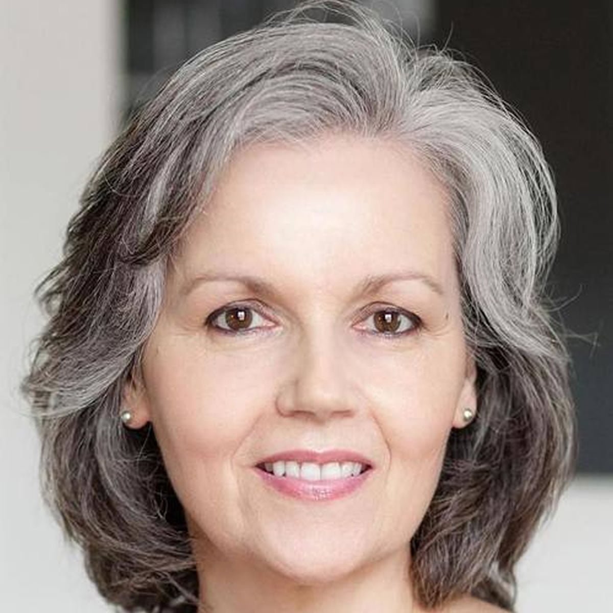 Прически для седых волос