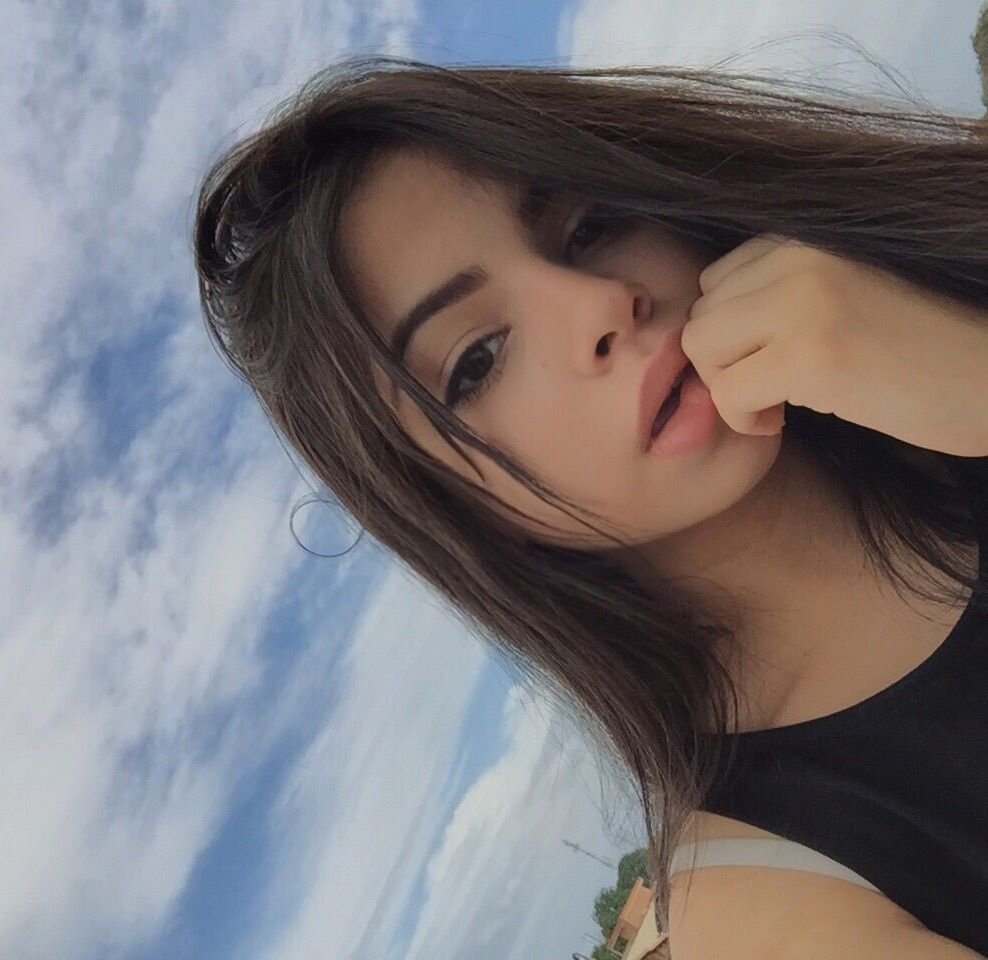 Брюнетка 15 лет