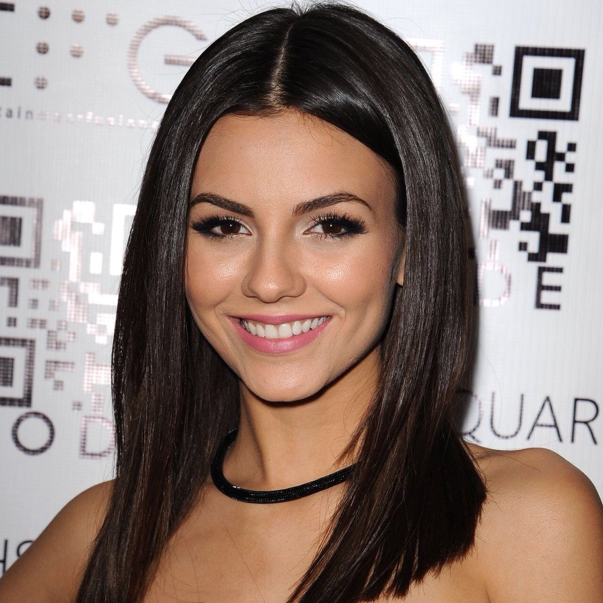 Виктория Джастис цвет волос