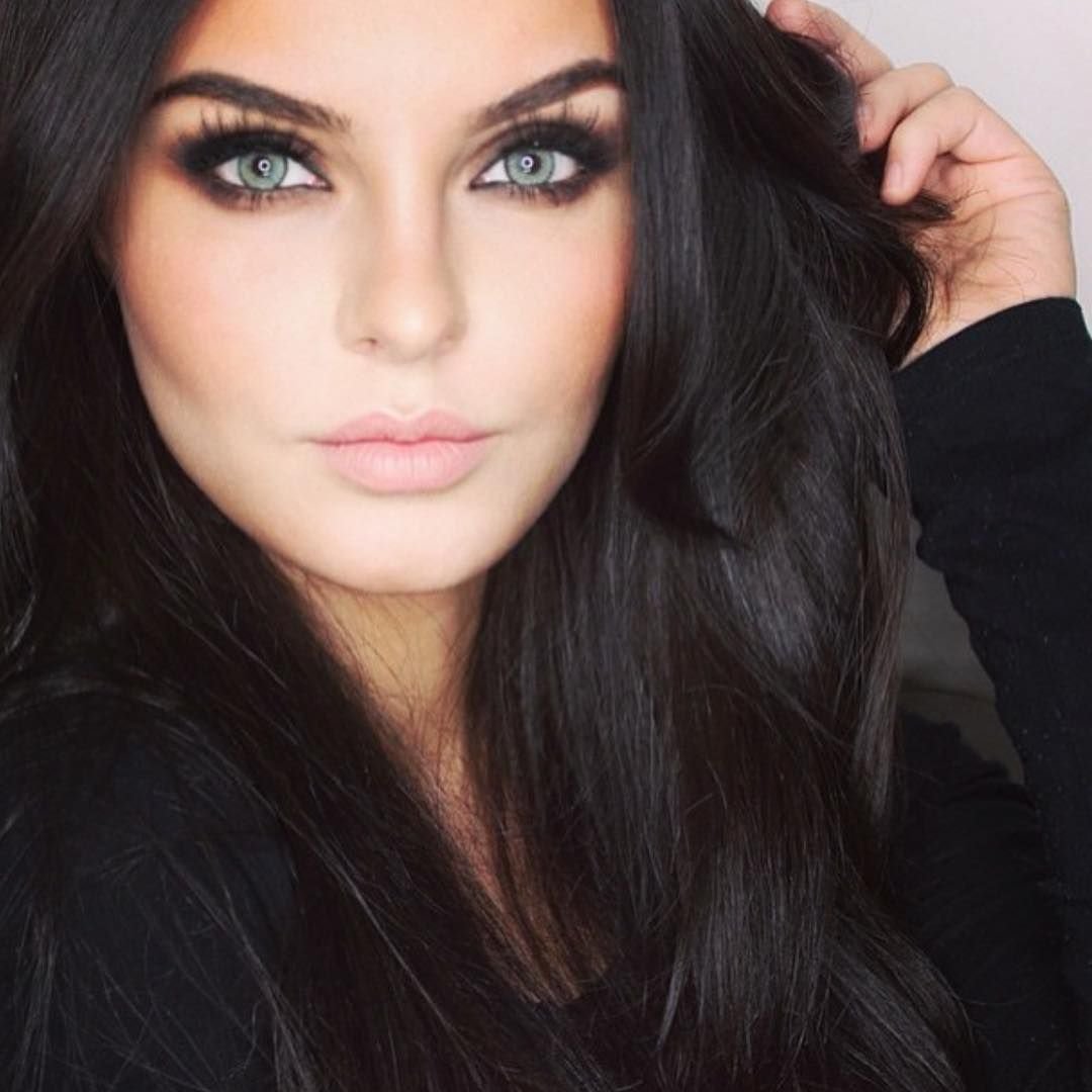 Красивые брюнетки с зелеными глазами