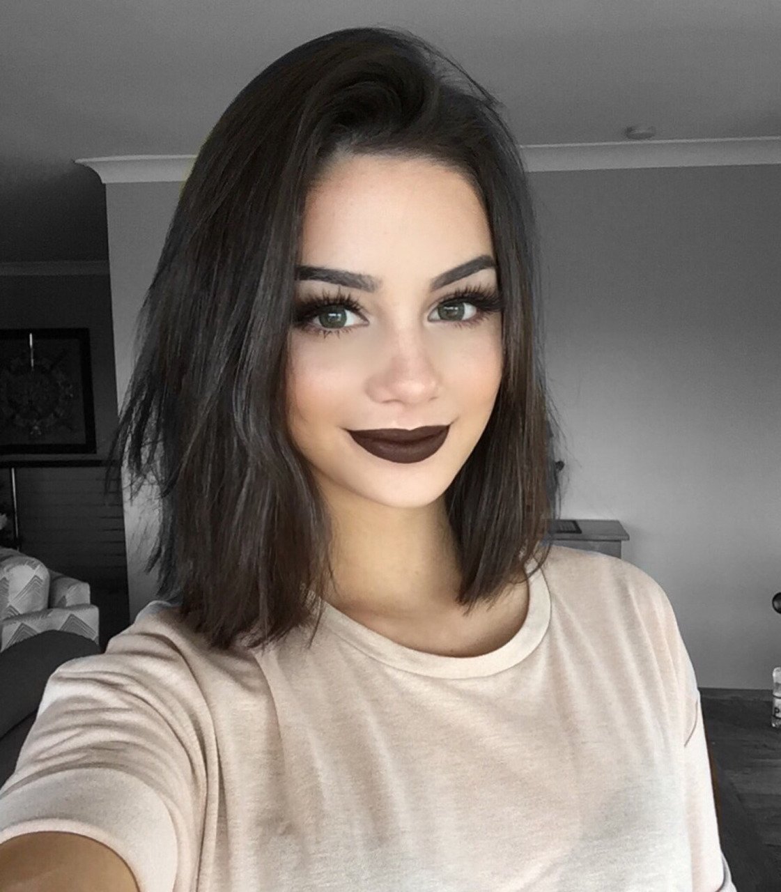 Девушка с каре