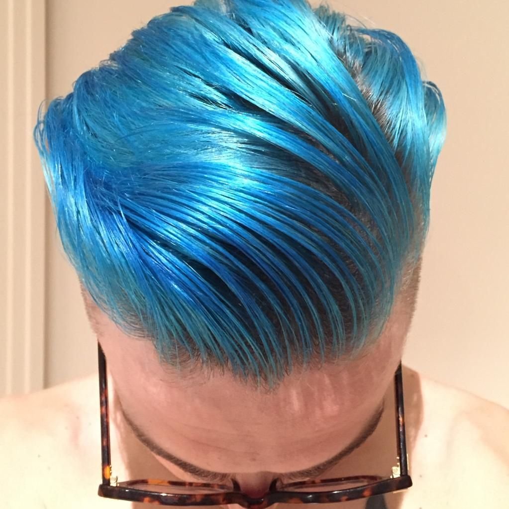 Аквамарин цвет волос мужчины