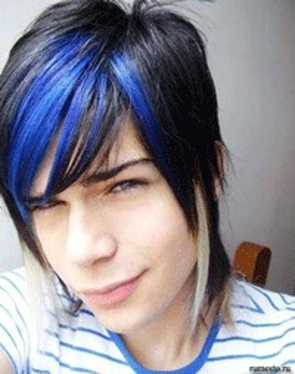 Синие пряди у мальчиков