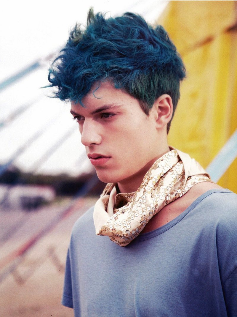 Темно синие волосы у мужчин