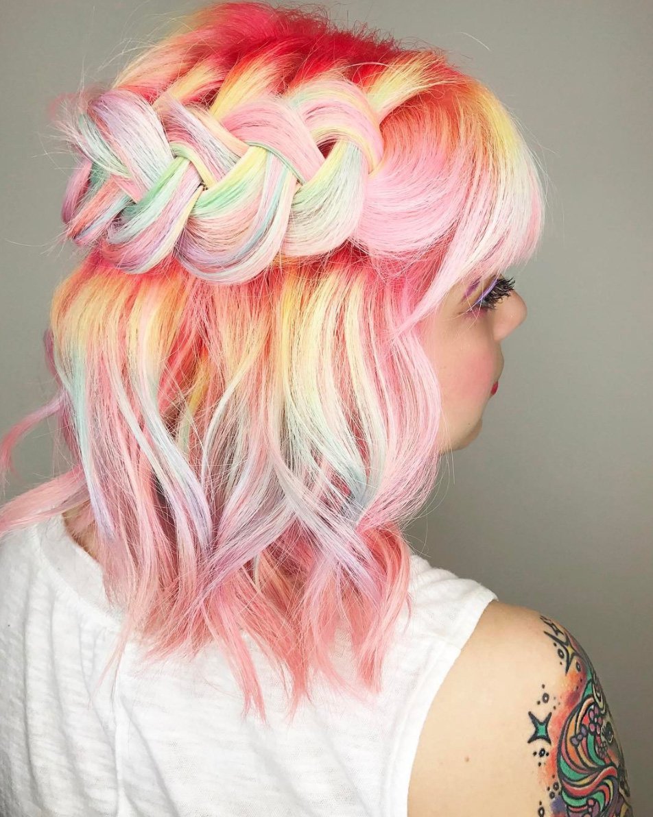 Прически с цветными прядями