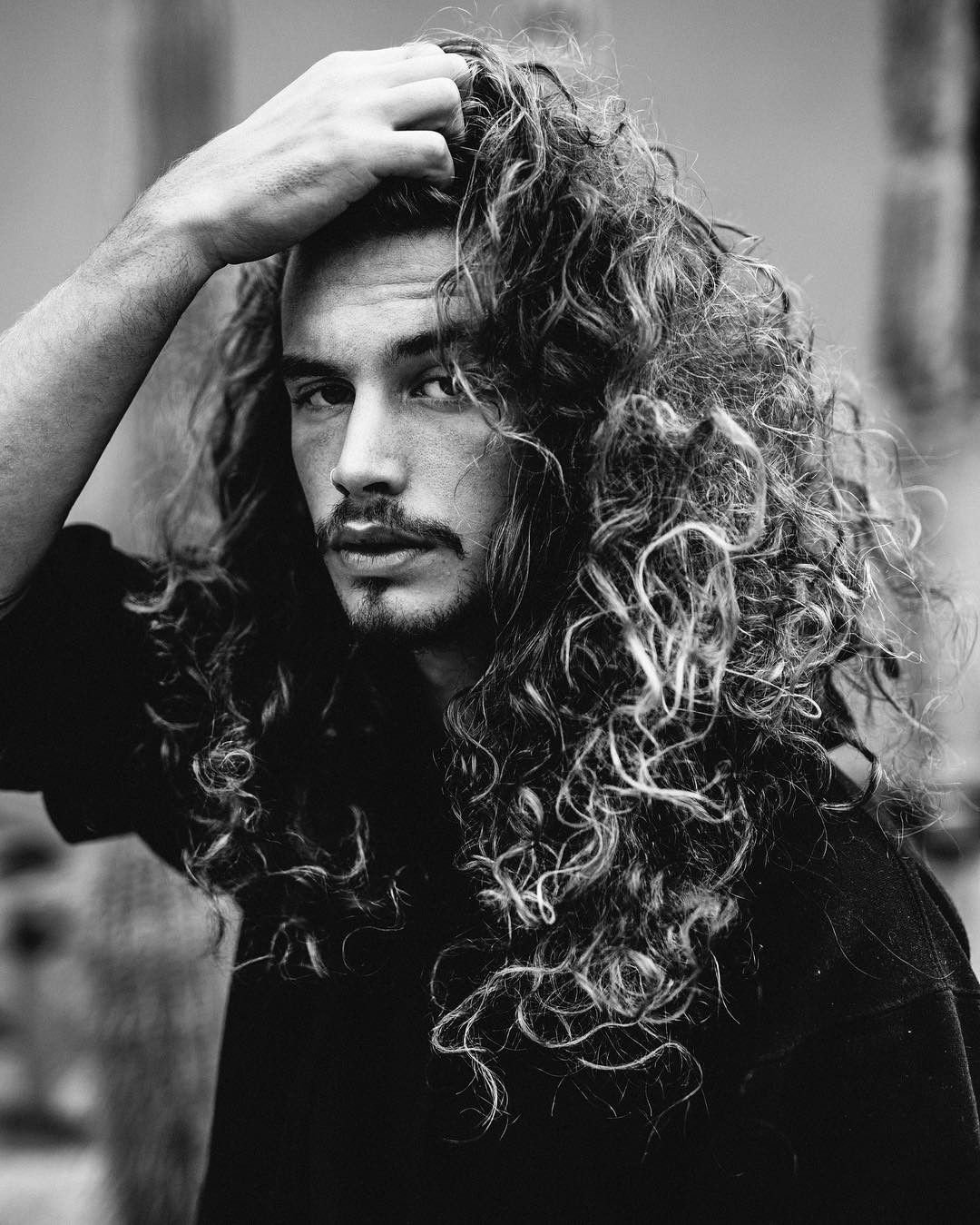 Мужские прически на длинные кудрявые волосы
