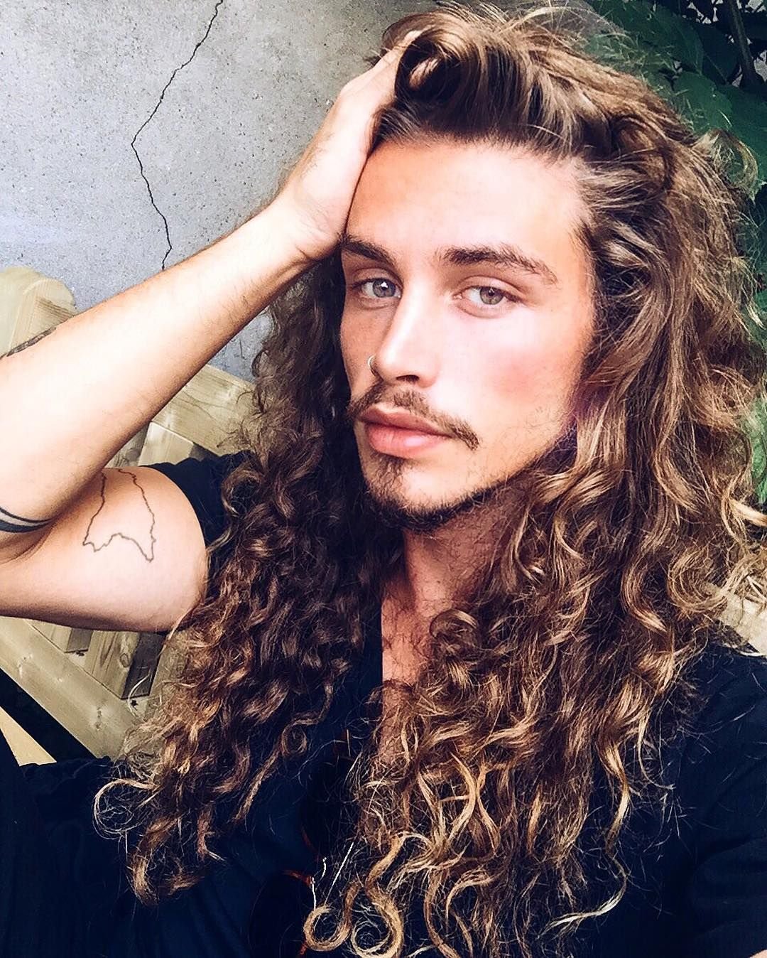 Стрижка Томбой мужская кудрявые волосы