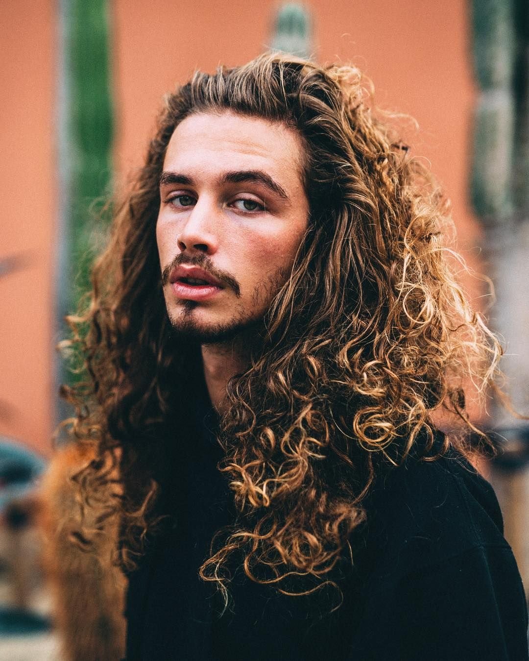 Легкая завивка волос мужская