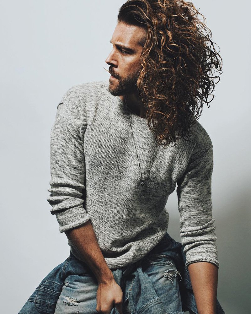 Кайл Томас кудрявые волосы