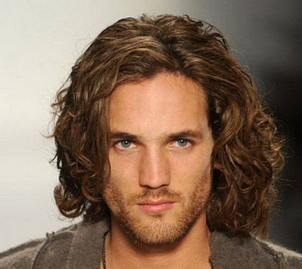 Кайл Томас кудрявые волосы