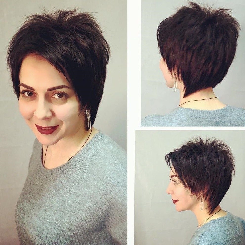 Градуированный Боб каре на средние волосы с челкой