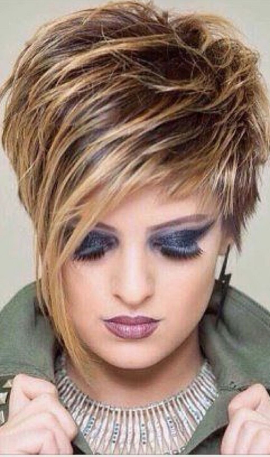 Короткие асимметричные стрижки для женщин