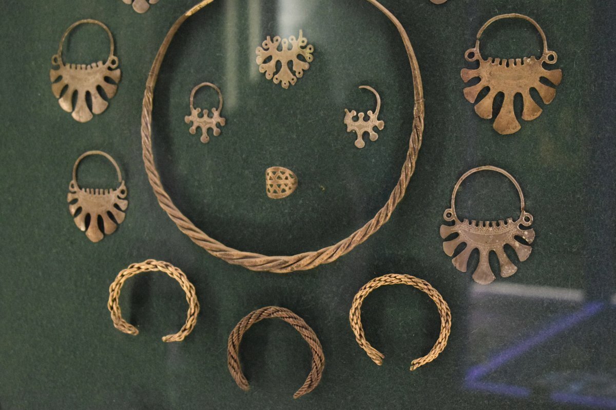 Височные кольца («усерязи») древняя Русь