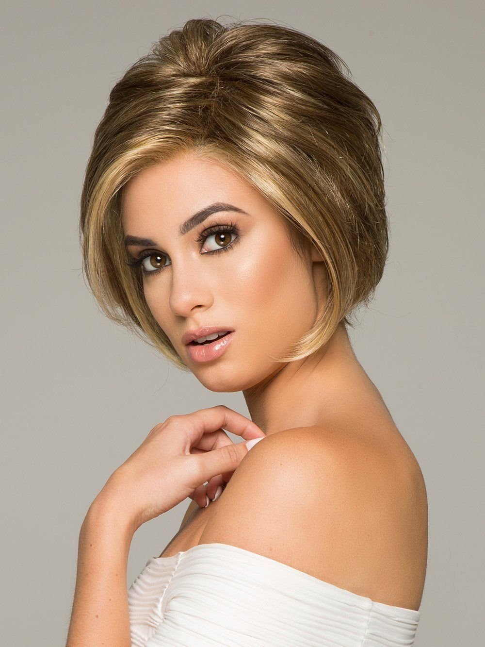 Причёска на каре вечерняя без челки