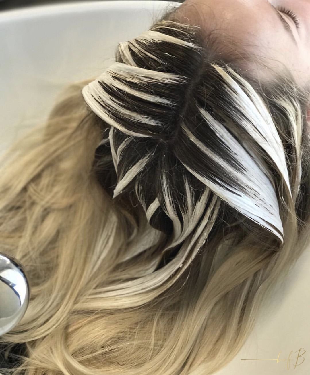 Частое прикорневое мелирование блонд с тонированием