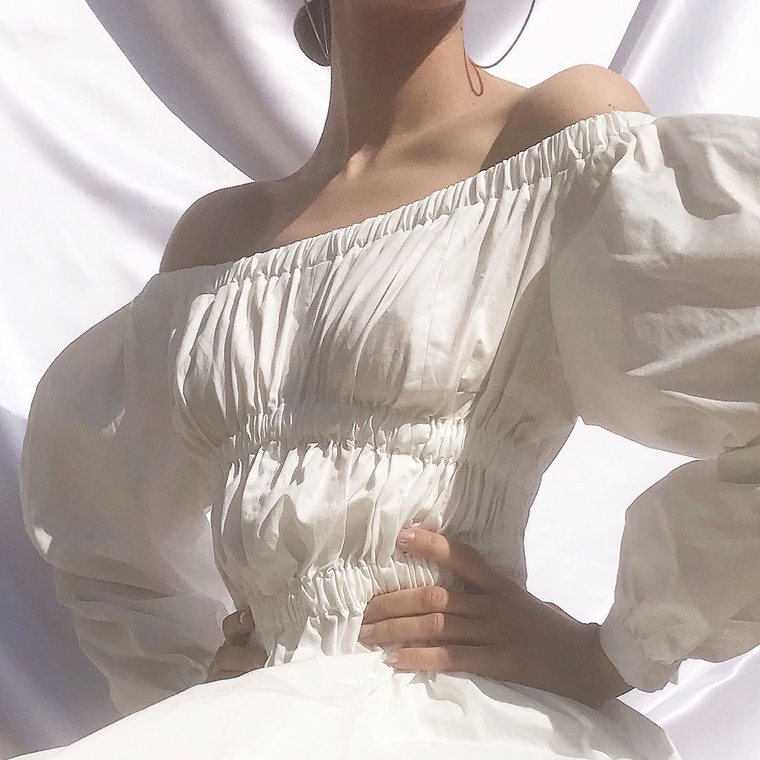 Белое эстетичное платье