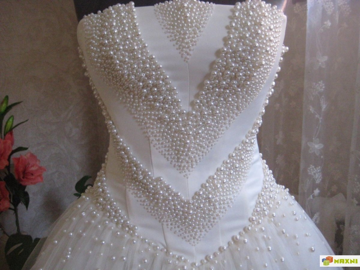 Свадебное платье расшитое жемчугом