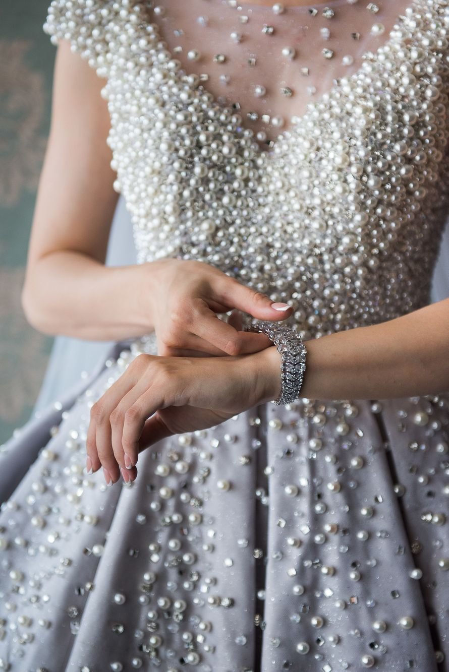 Платье расшитое жемчугом