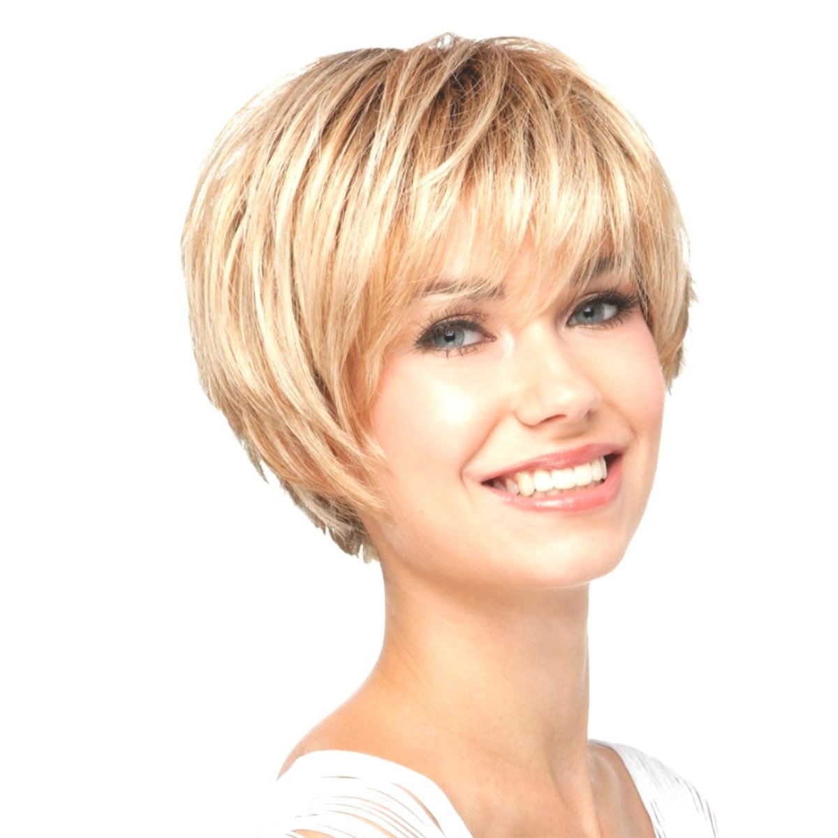 Стрижка Боб Каскад на короткие волосы с челкой для женщин после 50