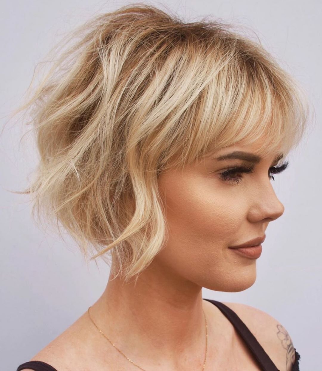 Стрижка каскад на короткие волосы придающая объем