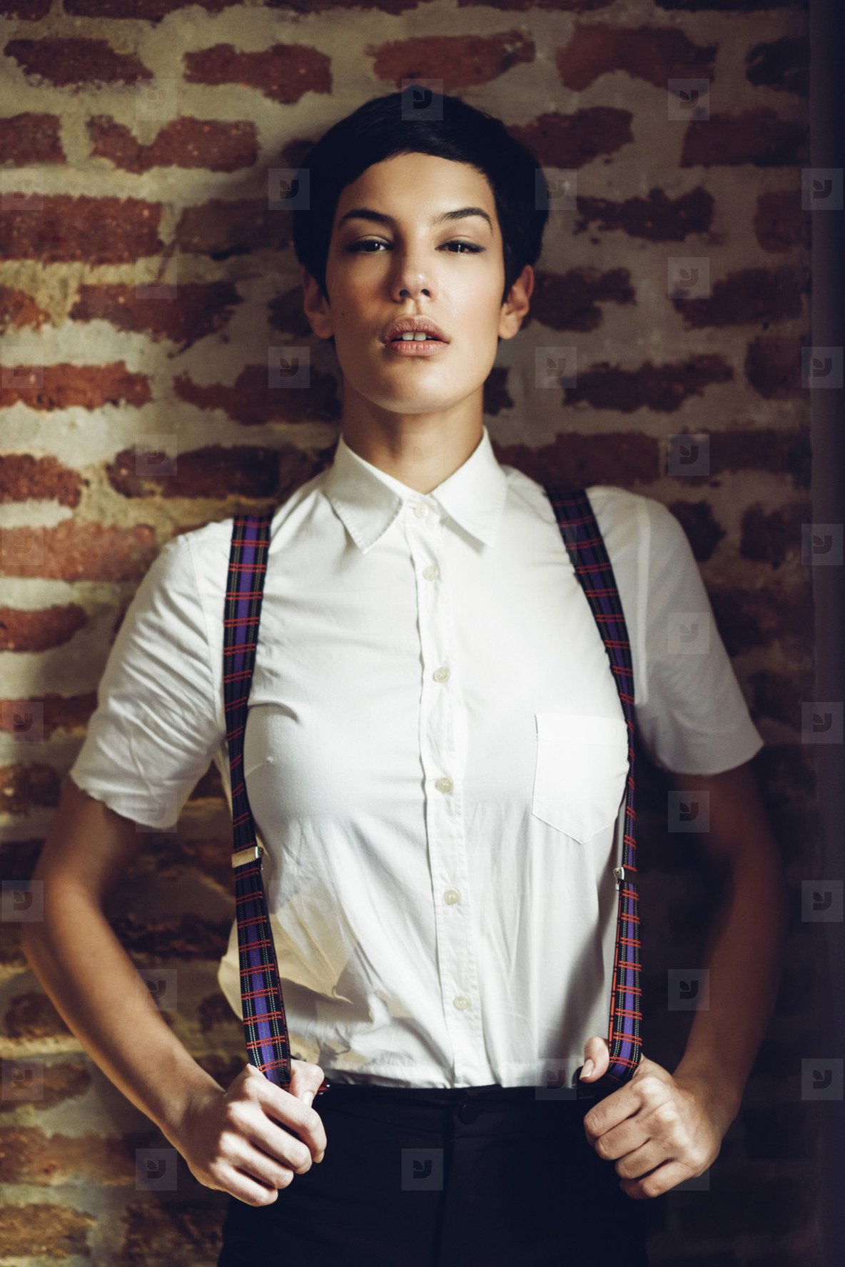 Женский образ с подтяжками