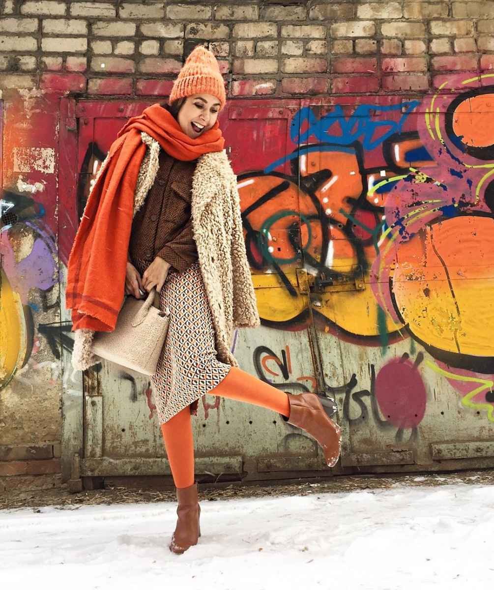 Образы с цветными колготками