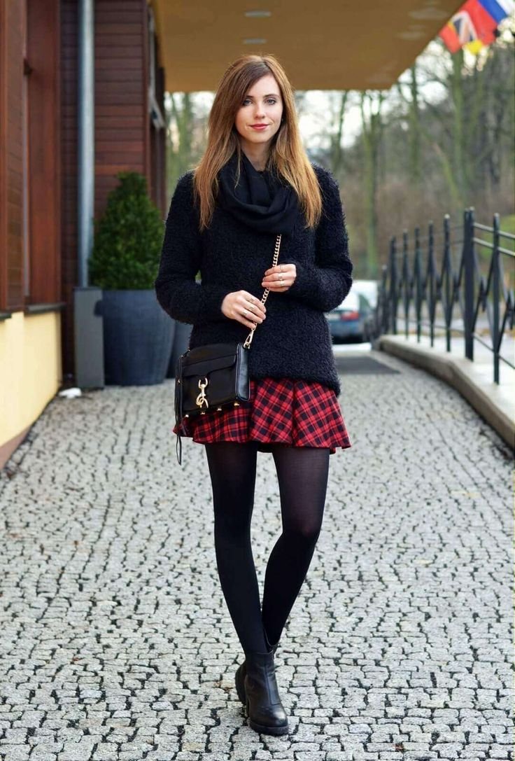 Кьяра Ферраньи в колготках