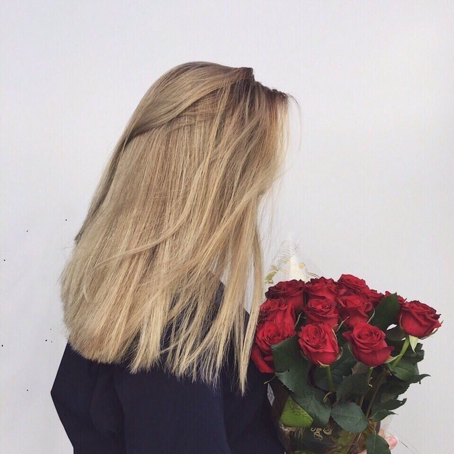 Стрижка на средние темные волосы с ровным срезом