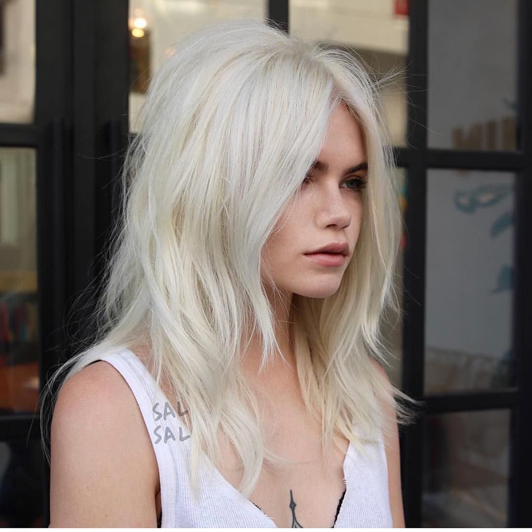 Эшли Джеймс платиновый блонд