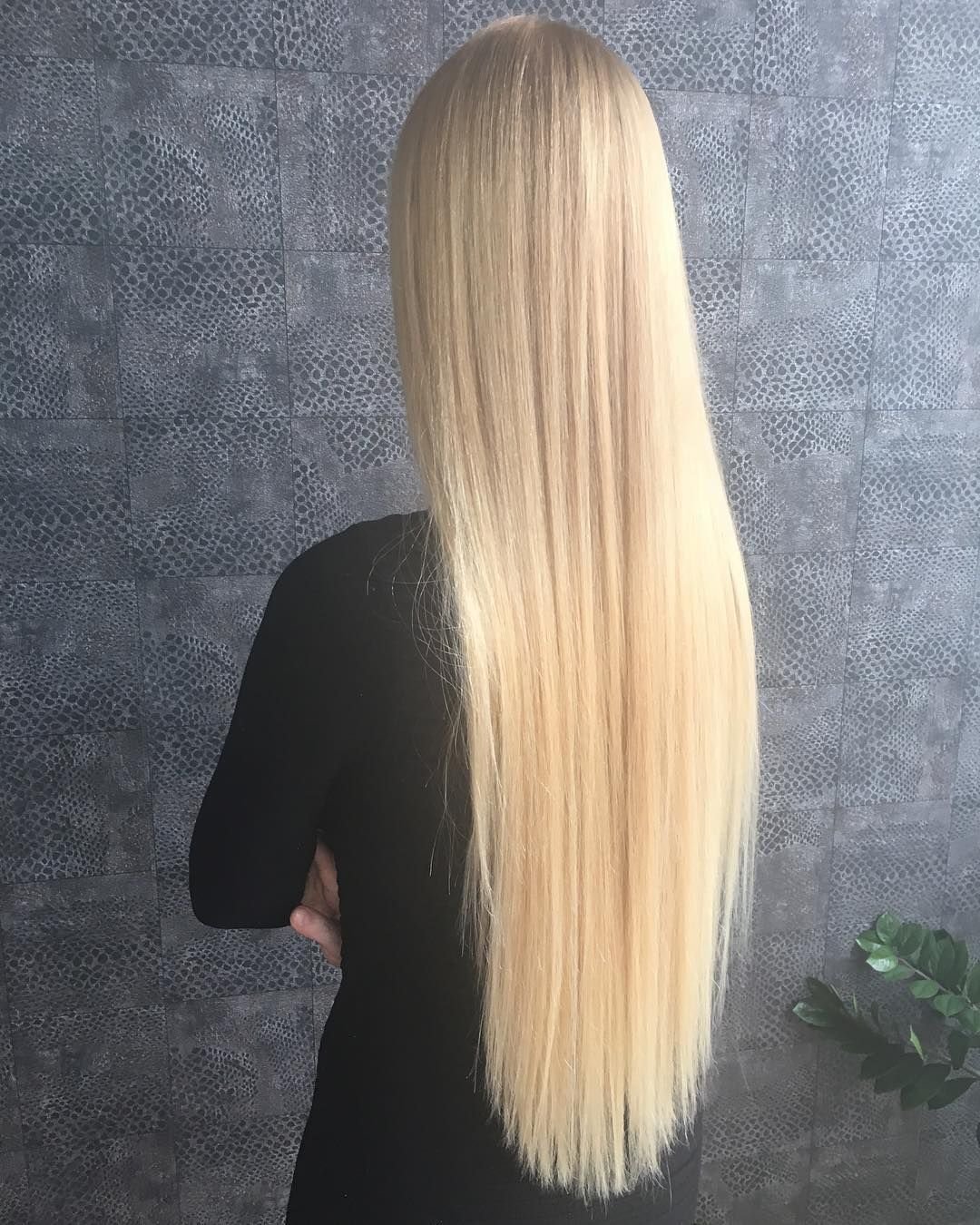 Длинные прямые волосы блонд