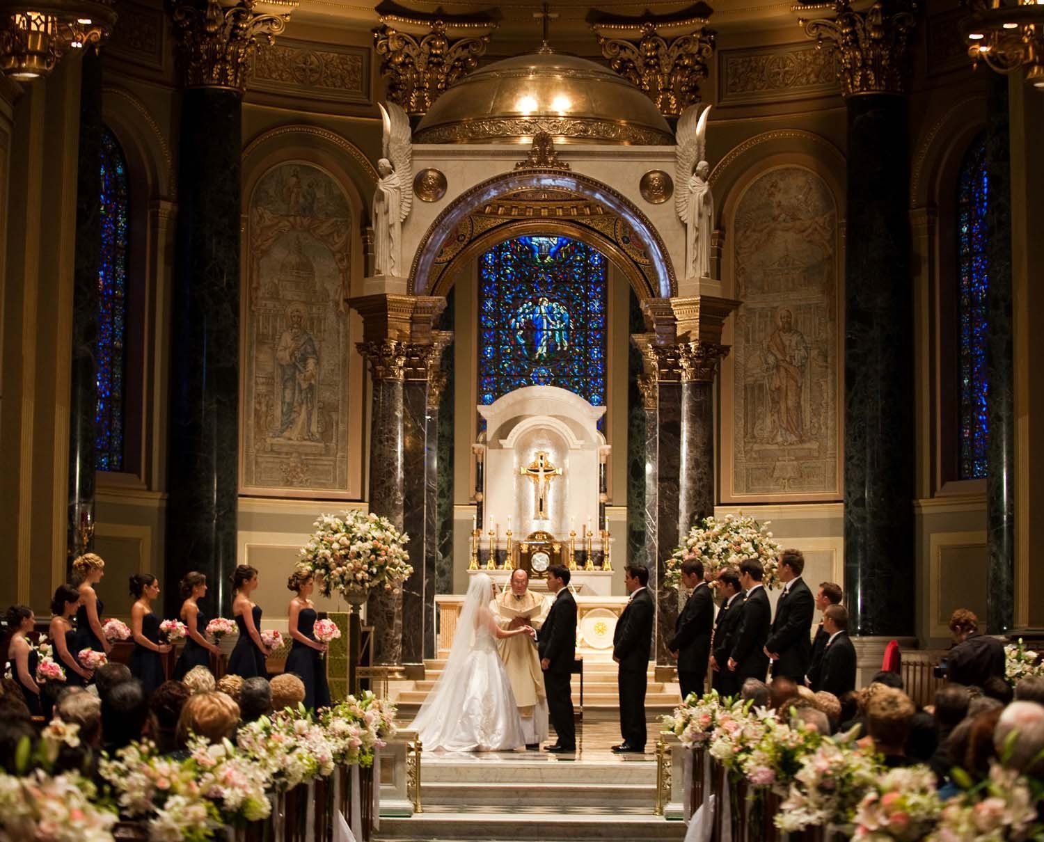 Церемония в церкви. Католическое венчание. Свадьба в церкви. Католическая свадьба. Свадьба в церкви Америка.