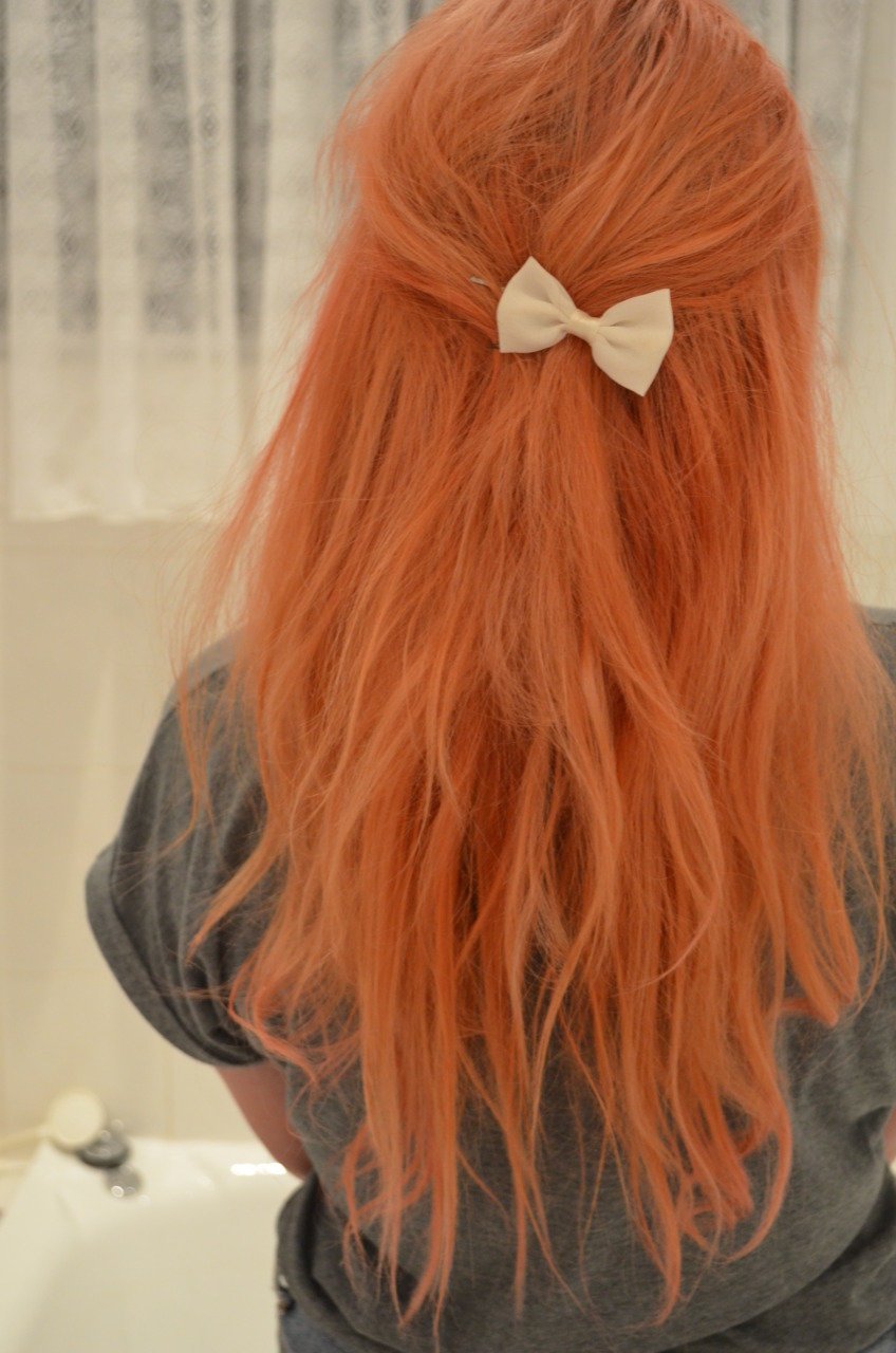 Рыжие волосы со спины